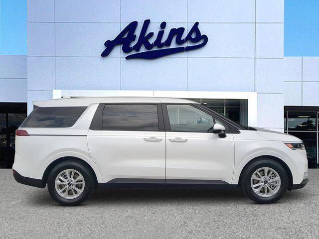 2023 Kia Carnival LX FWD photo