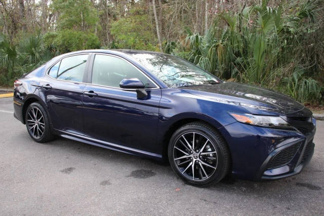 2022 Toyota Camry SE FWD photo