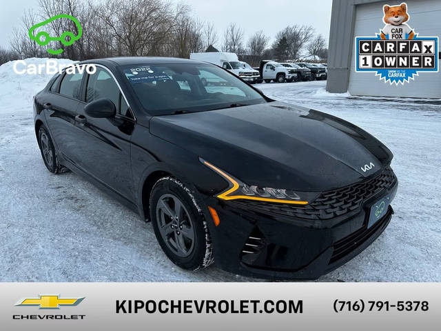 2022 Kia K5 LX FWD photo