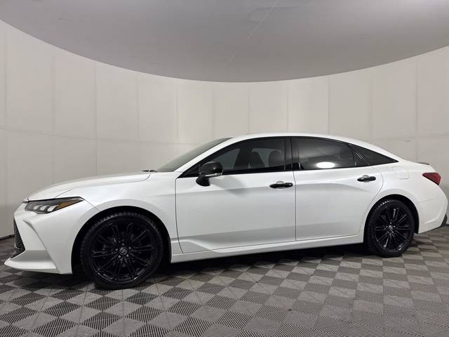 2022 Toyota Avalon Hybrid XSE Nightshade FWD photo