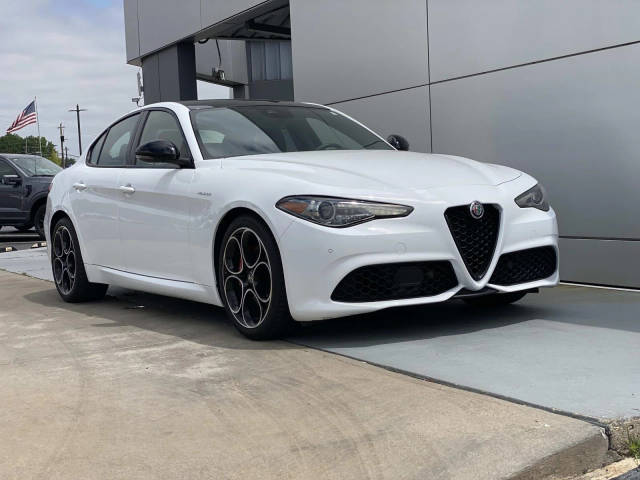 2022 Alfa Romeo Giulia Veloce RWD photo