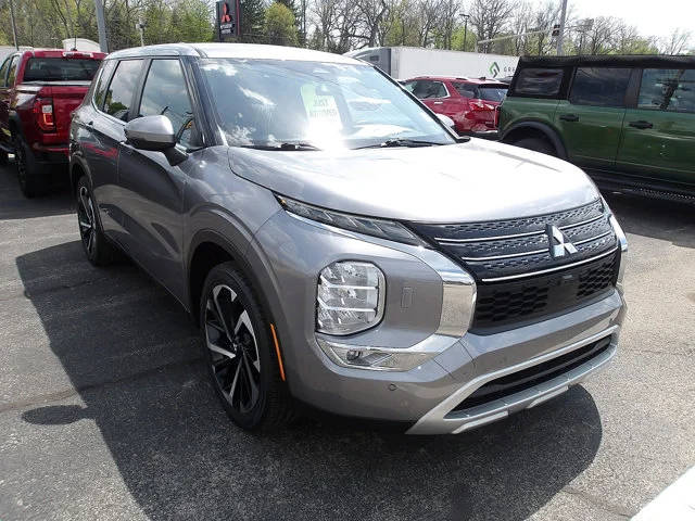 2022 Mitsubishi Outlander SE 4WD photo