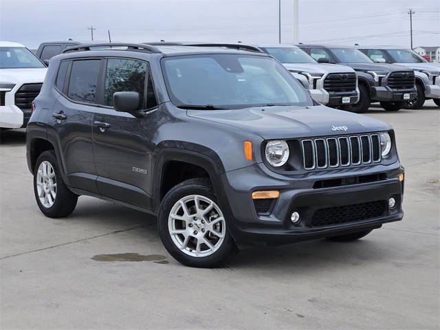 2022 Jeep Renegade Latitude 4WD photo