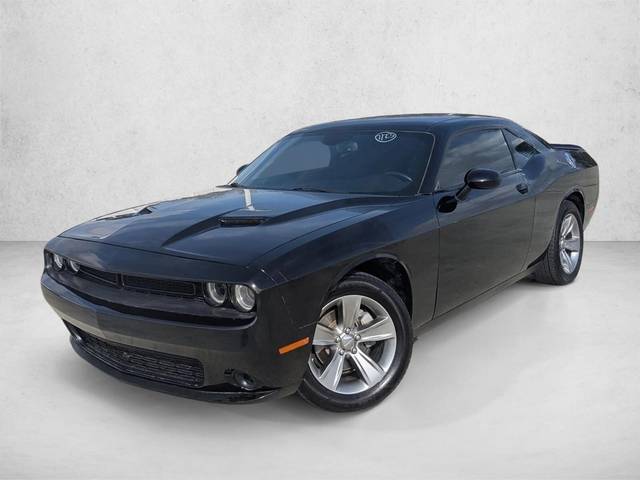2022 Dodge Challenger SXT RWD photo