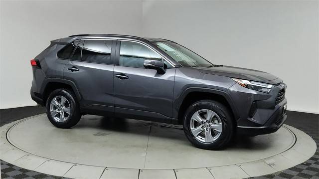 2022 Toyota RAV4 XLE AWD photo