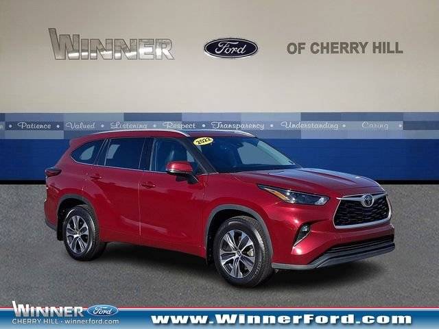 2022 Toyota Highlander XLE AWD photo