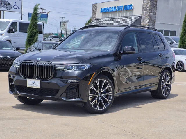 2022 BMW X7 M50i AWD photo