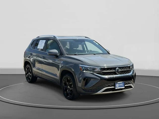 2022 Volkswagen Taos SE FWD photo