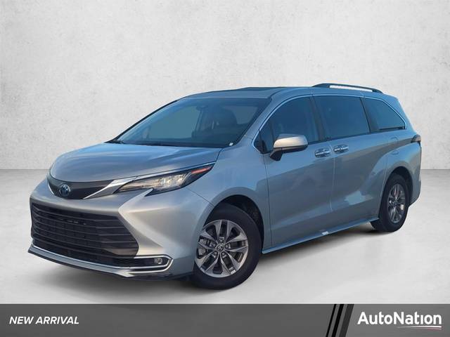 2022 Toyota Sienna XLE FWD photo