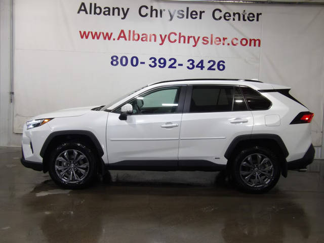 2022 Toyota RAV4 Hybrid XLE Premium AWD photo