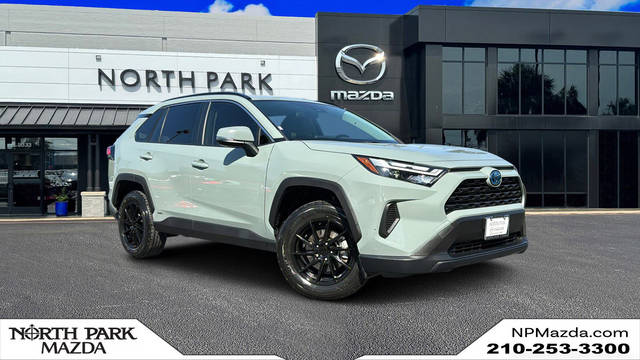 2022 Toyota RAV4 Hybrid XLE AWD photo