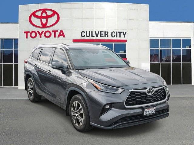 2022 Toyota Highlander XLE FWD photo