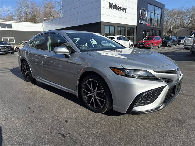 2022 Toyota Camry SE AWD photo