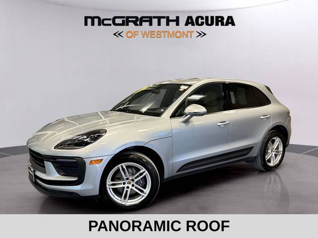 2022 Porsche Macan  AWD photo