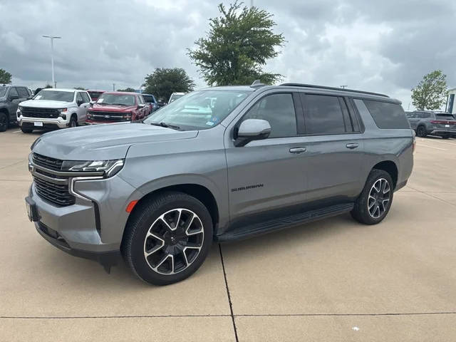 2022 Chevrolet Suburban RST 4WD photo