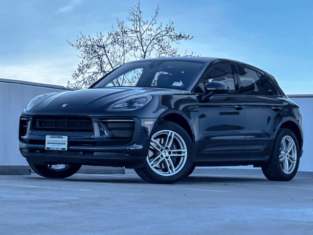 2022 Porsche Macan  AWD photo