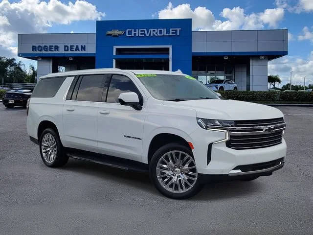 2022 Chevrolet Suburban LT RWD photo
