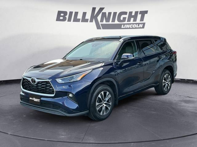 2022 Toyota Highlander XLE AWD photo