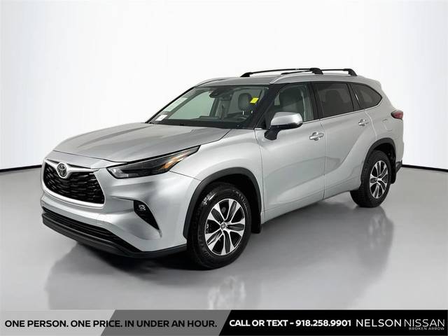 2022 Toyota Highlander XLE AWD photo