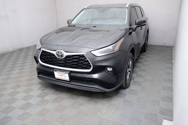 2022 Toyota Highlander XLE AWD photo