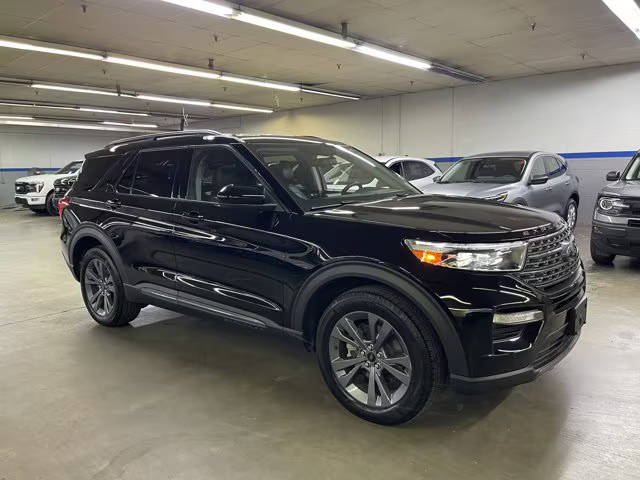 2022 Ford Explorer XLT 4WD photo