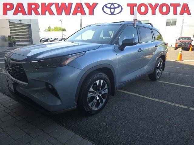 2022 Toyota Highlander XLE AWD photo