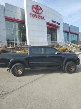 2022 Toyota Tacoma SR5 4WD photo