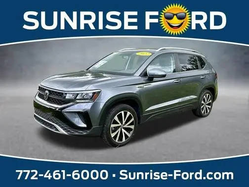 2022 Volkswagen Taos SE AWD photo