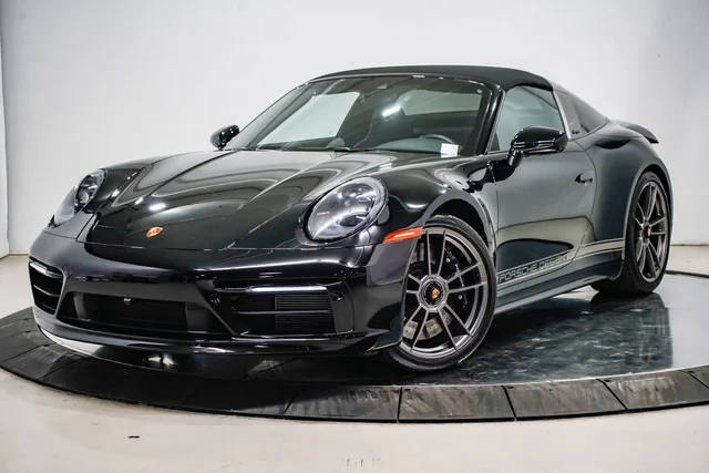 2022 Porsche 911 4 GTS AWD photo