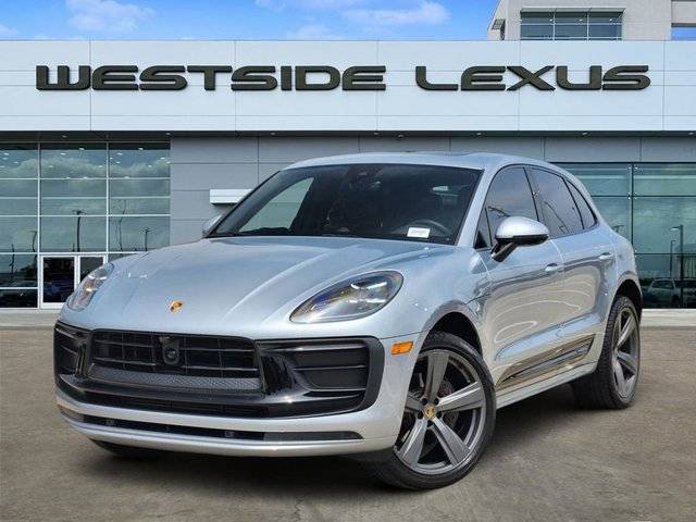 2022 Porsche Macan AWD photo