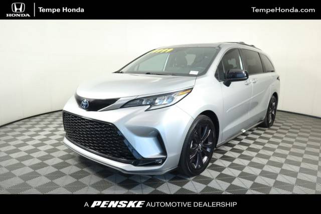 2022 Toyota Sienna XSE FWD photo