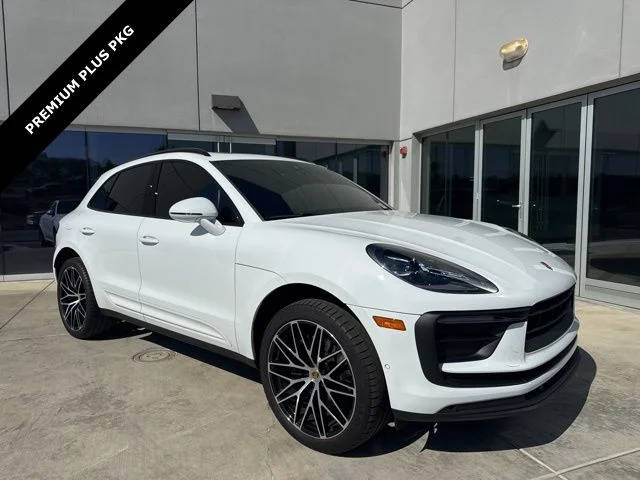 2022 Porsche Macan AWD photo