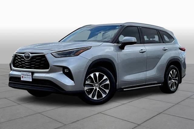 2022 Toyota Highlander Hybrid XLE FWD photo