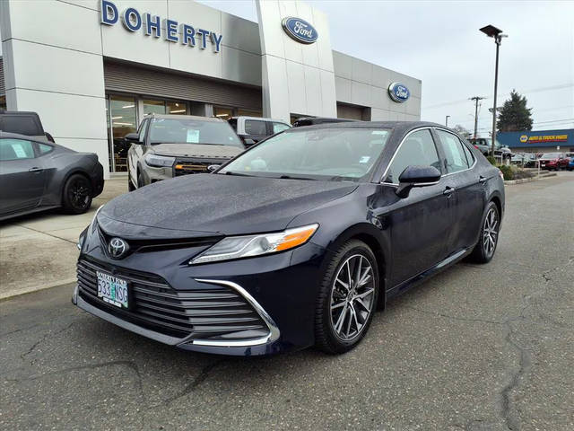 2022 Toyota Camry XLE V6 FWD photo