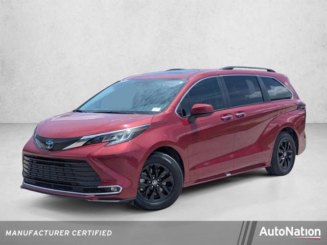2022 Toyota Sienna XLE FWD photo