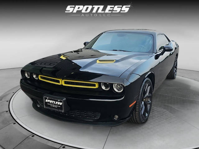 2022 Dodge Challenger SXT RWD photo