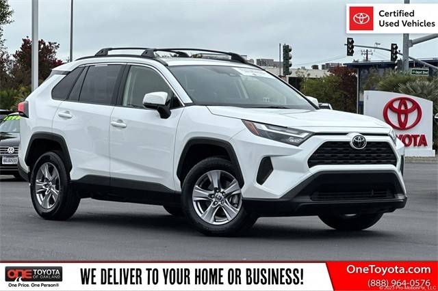 2022 Toyota RAV4 XLE FWD photo