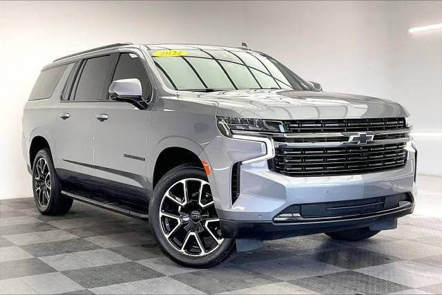 2022 Chevrolet Suburban RST 4WD photo