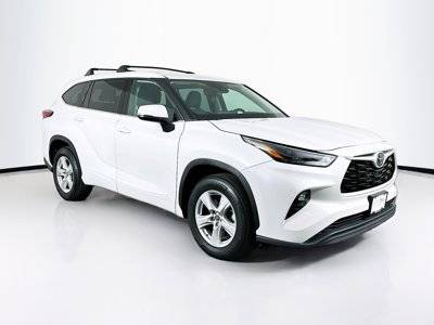 2022 Toyota Highlander LE FWD photo