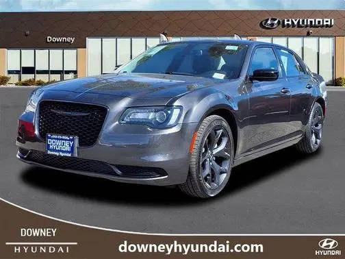 2022 Chrysler 300 Touring RWD photo