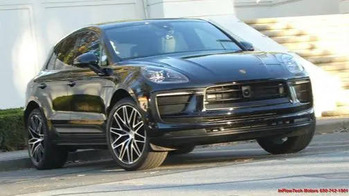 2022 Porsche Macan AWD photo