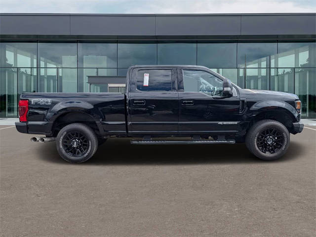 2022 Ford F-250 Super Duty LARIAT 4WD photo