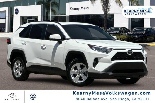 2021 Toyota RAV4 XLE FWD photo