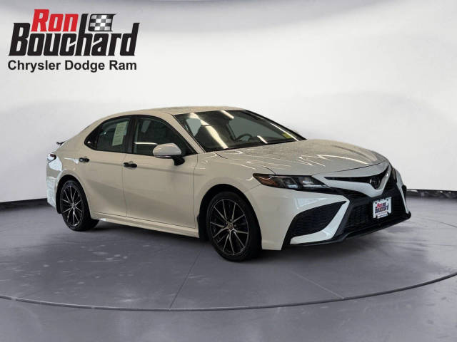 2022 Toyota Camry SE AWD photo