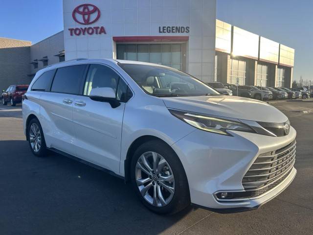 2022 Toyota Sienna Platinum FWD photo