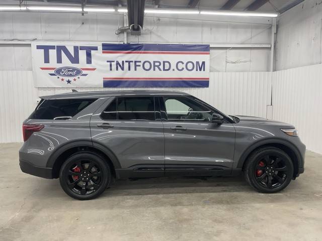 2022 Ford Explorer ST 4WD photo