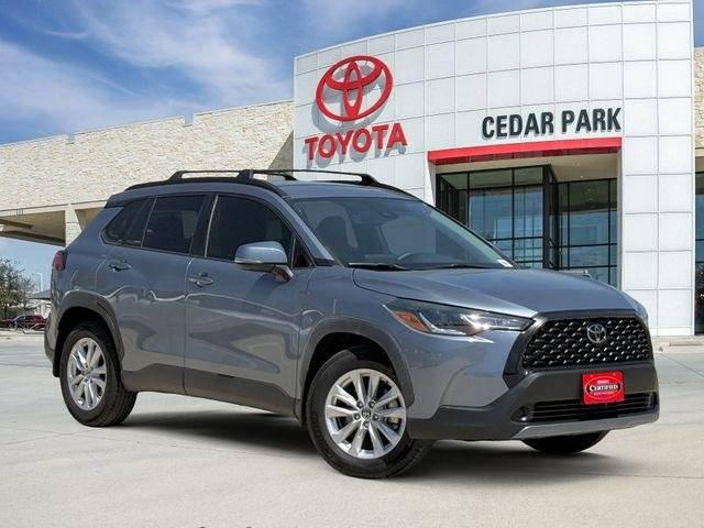 2022 Toyota Corolla Cross LE FWD photo