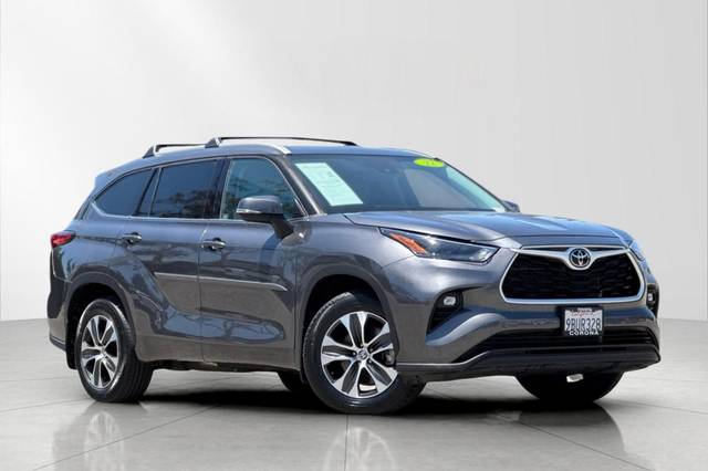 2022 Toyota Highlander XLE FWD photo