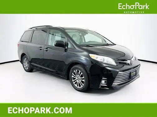 2020 Toyota Sienna XLE FWD photo