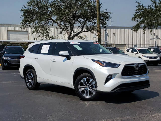 2022 Toyota Highlander XLE FWD photo